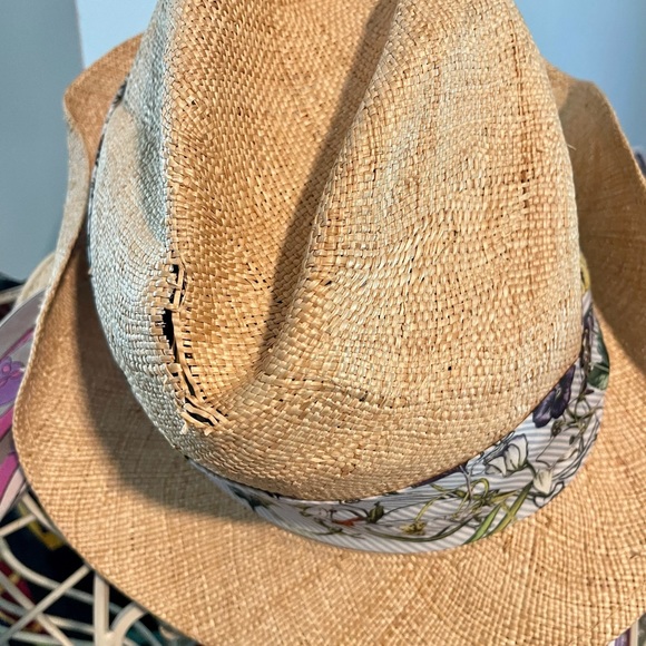 Gucci woven fedor hat. Size XL, small tear at the top of the hat. - Picture 4 of 4